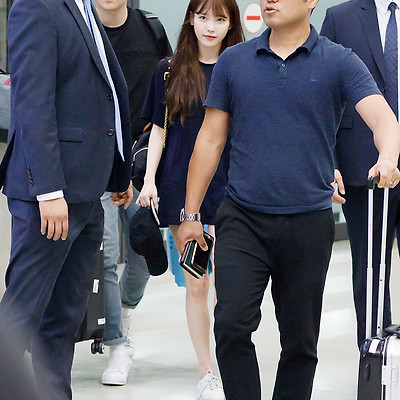 160829 아이유 인천공항 입국 직찍