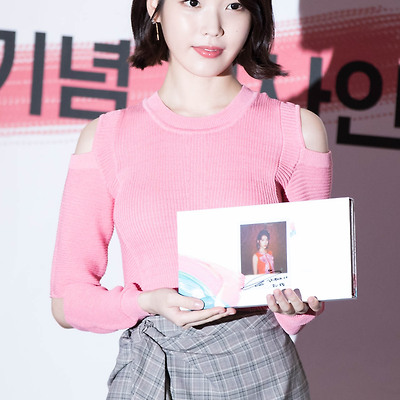 170430 Palette 팬사인회 아이유 직찍 by 글라라