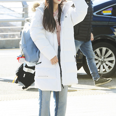 김유정 161201 공항출국 기사사진들