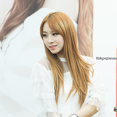 [PHOTO] 140302 하이마트 잠실점 팬사인회- 베스티 유지 by cameratest