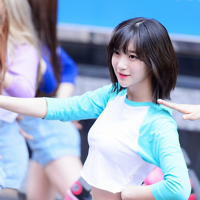 160402 오마이걸 명동 게릴라 공연
