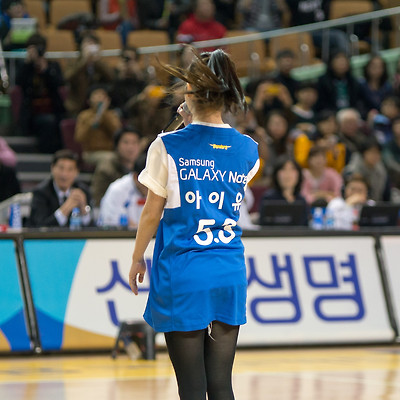 2012-02-11 수원삼성vs원주동부 잠실체육관 축하공연 아이유 사진 by soz