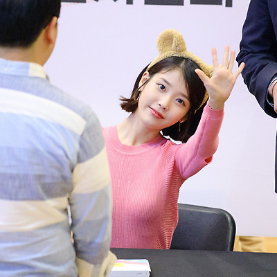 170430 아이유 팔레트 사인회 직찍