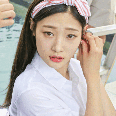 비키니 수영복을 입은 다이아 정채연 몸매