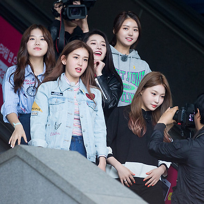 [PHOTO] 160416 용산역 광장 - 아이오아이 by Girls Grapher
