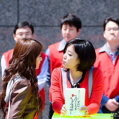 [PHOTO] 110425 명동 신세계 백화점 - 티아라 by 1st Holic
