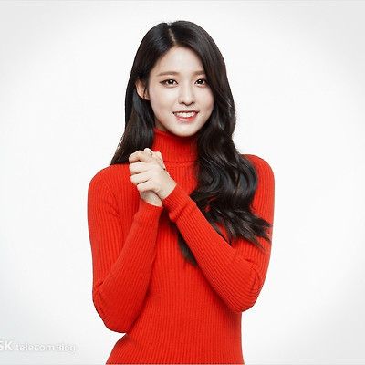 설현 SK텔레콤 겨울 산타 고화질 화보 밝은배경 4장