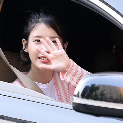 170428 아이유 뮤직뱅크 퇴근 직찍