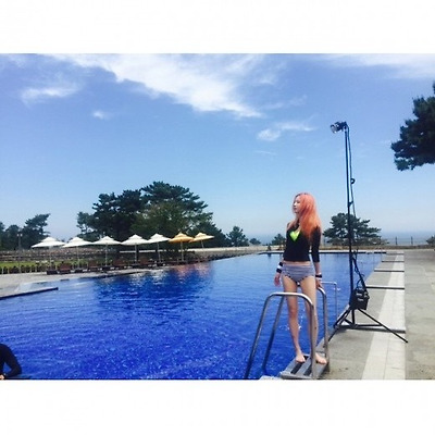 비키니 입고 볼륨감 몸매의 EXID 솔지