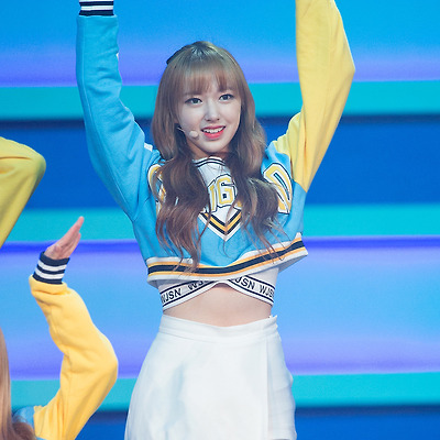 우주소녀(WJSN, 宇宙少女), 성소 (程潇, CHENG XIAO): '이국주의 영스트리트'