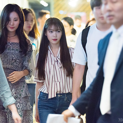 [160818] 범죄의 여왕 VIP 시사회 퇴근길 아이유 직찍 by 달빛마차