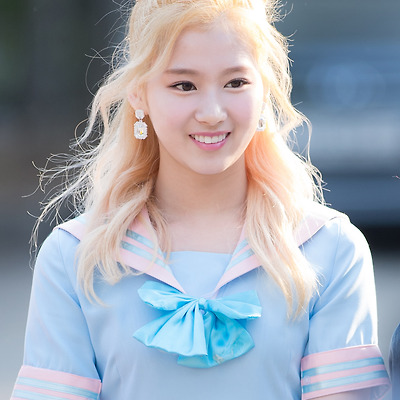 160429 뮤직뱅크 출근길 사나