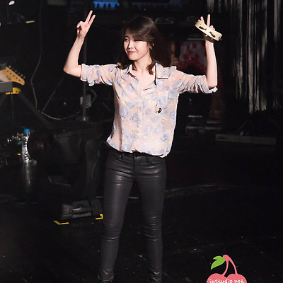 140529 소극장 콘서트 "딱 한발짝 그 만큼만 더" 포토타임 아이유 직찍 by 글라라