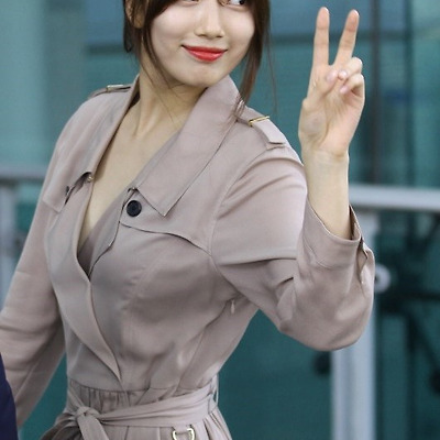 은근히 섹시한 수지의 공항패션