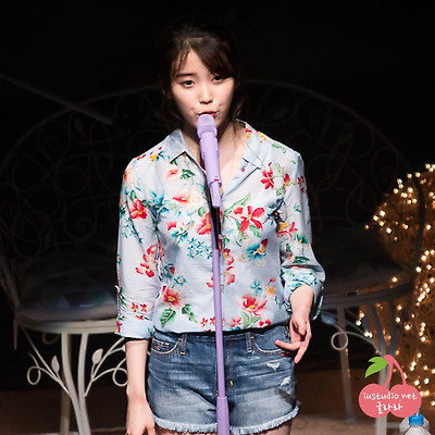 140531 소극장 콘서트 "딱 한발짝 그 만큼만 더" 포토타임 아이유 직찍 by 글라라