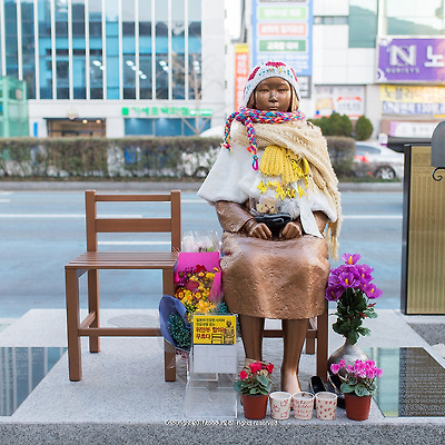 부산 '평화의 소녀상' 방문한 이재명 시장