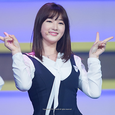 라붐 (LABOUM), 율희: '이국주의 영스트리트' #1