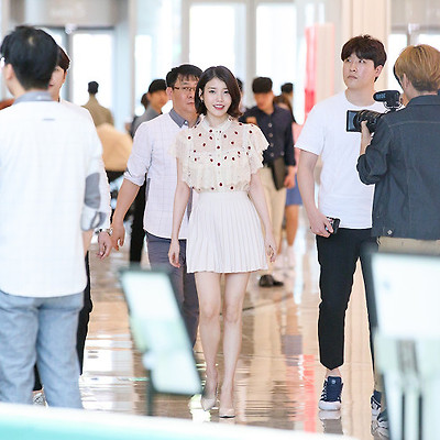 170507 아이유 팔레트 영등포 사인회 직찍 Part1