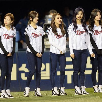 161025 트와이스 지효 모모 잠실 LG트윈스 시구 시타 고화질 사진 15장