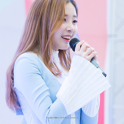 에이프릴 (April), 채경: 부산 게릴라 공연