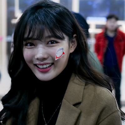 잘자라고 있는 김유정