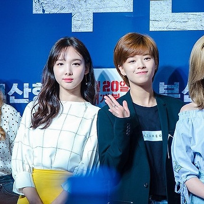부산행 트와이스.JYP 직찍 사진들