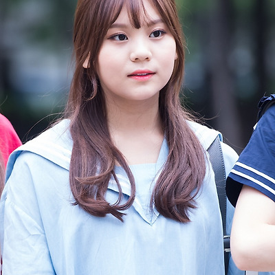 여자친구 엄지 초고화질 사진
