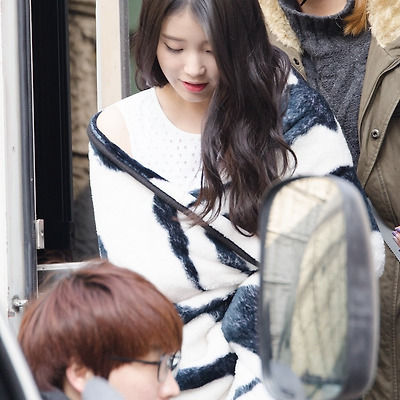150203 아이유 광고촬영 대기 by 미스터신iu