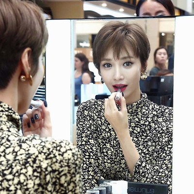 고준희 신세계백화점 강남점 슈에무라 뷰티 행사 고화질 사진 4장