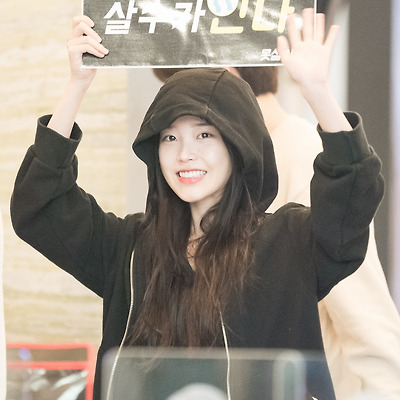 160506 유인나의 볼륨을높여요 게스트 아이유 출퇴근 사진 by 미스터신iu
