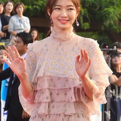 신민아 서울드라마어워즈 2016 레드카펫 고화질 사진 5장