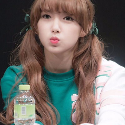 양갈래 머리 우주소녀 성소 직찍
