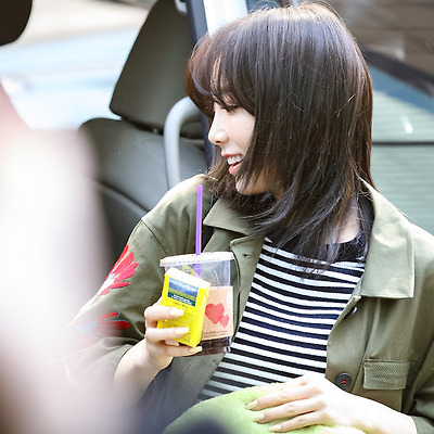 170314 스케치북 태연 출근 직찍