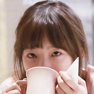 쿠키 & 커피 먹는 태연 레전드 움짤