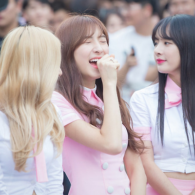 160910 신촌 게릴라공연 우주소녀 은서