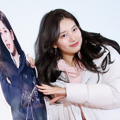 수지 K2 크리스마스 맞이 팬사인회 고화질 사진 10장
