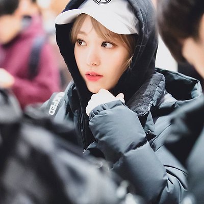 멋쁨 돋는 자태로 출국한 미야와키 사쿠라