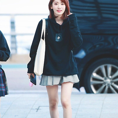 아이즈원 미야와키 사쿠라 공항 출국 고화질 사진 4장