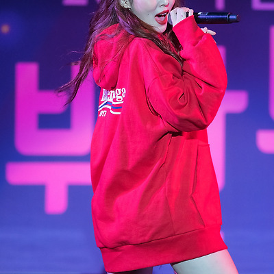 베베 (BABE). 현아: 부산 불꺼축제 공연 #1