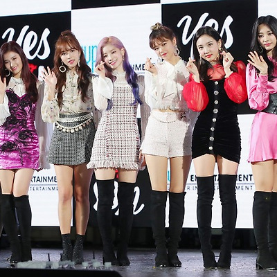 트와이스 6번째 미니앨범 'YES or YES' 쇼케이스 고화질 사진 10장