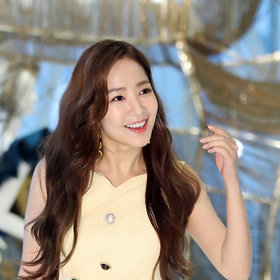박민영 멀버리 플래그십 스토어 리뉴얼 오픈 기념행사 고화질 사진 9장