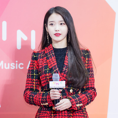171202 멜론뮤직어워드 레드카펫 아이유 직찍 by 미스터신
