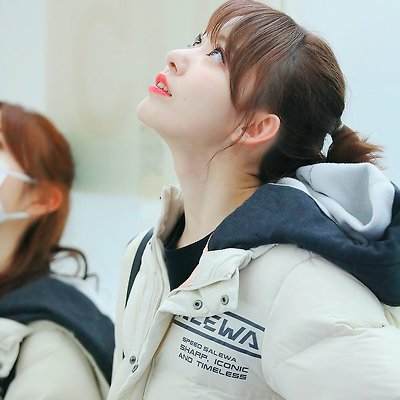 환하게 웃는 아이즈원 미야와키 사쿠라