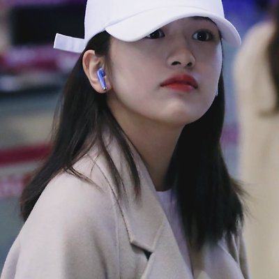 아이즈원 안유진, 새삼 놀라운 머리 크기