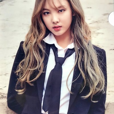 수트입은 트와이스 고화질사진 9장