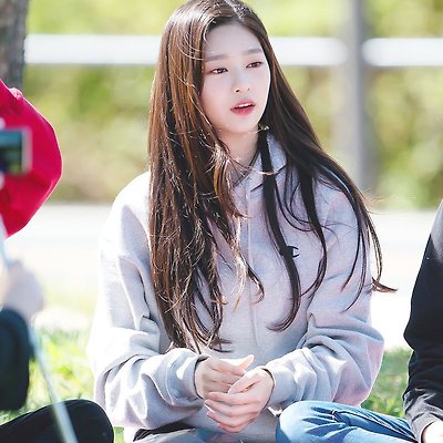 김민주 생일을 축하하는 의미로 올라온 직찍들
