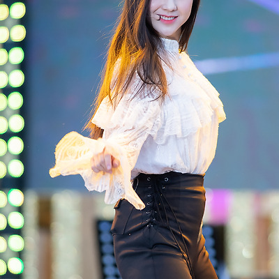 이달의 소녀 (LOONA), 희진 (HeeJin): 양산 웅상 회야제, 축하공연