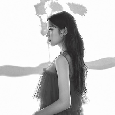 문가영 데이즈드 2020 7월호 고화질 화보 4장