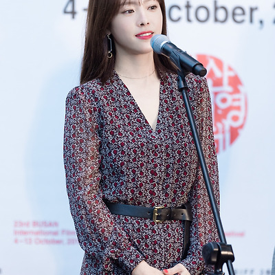 181006 2018 부산국제영화제 미쓰백  야외 무대 인사 한지민