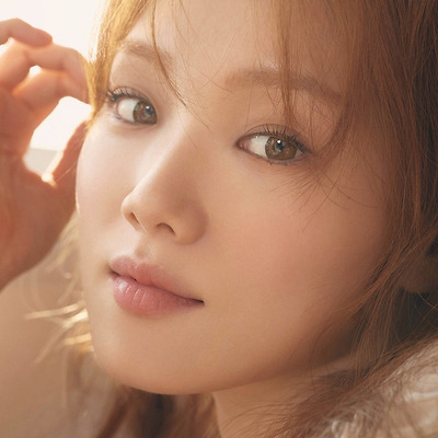 이성경 알콘 CC렌즈 고화질 화보 4장